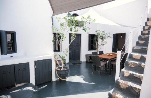 Pyrgos Apartment | 1906 Cave Villa