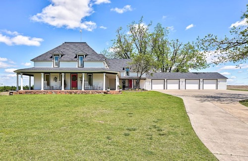 Edmond House | 1908 Victorian Farmhouse (Unit B)