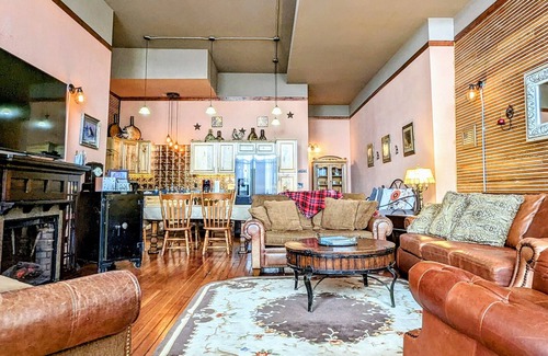 Whitewood Condo | 1908 Wild Bill Hickock Condo-Rustic Cozy 1900's Feel-Fenced Yard-Firepit Patio