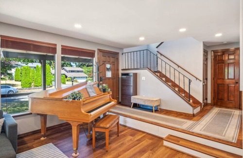 Federal Way House | 191 m² House ∙ 4 bedrooms ∙ 7 guests