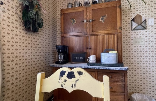Canandaigua House | 1920's Farmhouse with antique charm and quiet comfort. Wineries, skiing, more!