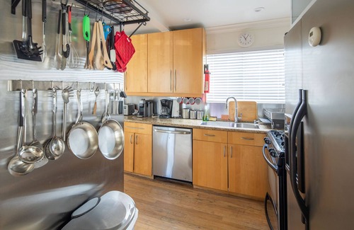 Hermosa Beach House | 1920's OCEAN VIEW Hermosa Beach Casita