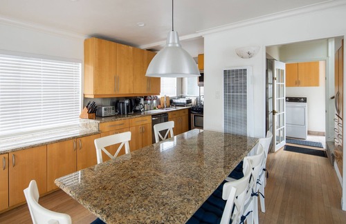 Hermosa Beach House | 1920's OCEAN VIEW Hermosa Beach Casita
