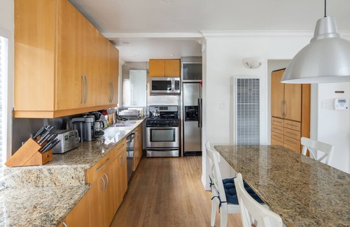 Hermosa Beach House | 1920's OCEAN VIEW Hermosa Beach Casita