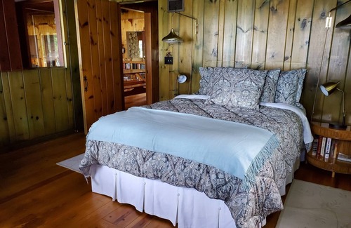 Frazee Cabin | 1948 Waterfront LodgenRustic ElegancenFall Color! nCouples/Staff Getawaynnnn