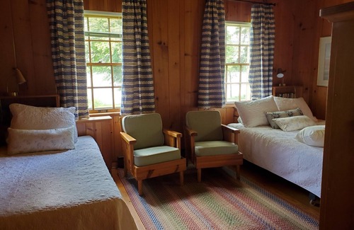 Frazee Cabin | 1948 Waterfront LodgenRustic ElegancenFall Color! nCouples/Staff Getawaynnnn
