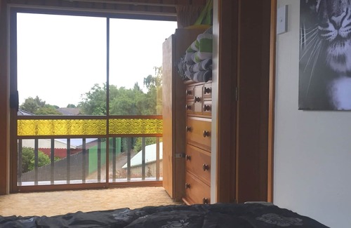 Stoke Apartment | 1970's Retro Flat central Stoke. Saxton Sports field close, handy family/teams