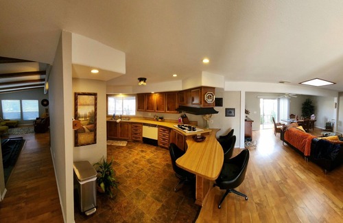 Holiday Shores House | 1970s Throwback Get-Away At The Colorado River