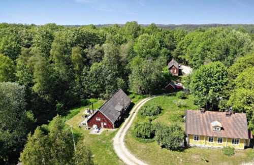 Olofstrom House | 19th century house near the lake in a forest environment