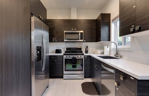 Northridge Apartment | 1BD/1BTH Unit/Queen Bed/Queen Sofa Bed/Wi-Fi/PARKING/EV/UTILITIES