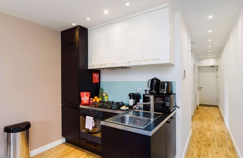 Roath Apartment | 1Bd Apt w/Pvt Terrace