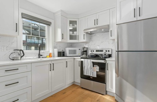Delta House | 1BD Cute Coach Home B in Delta!