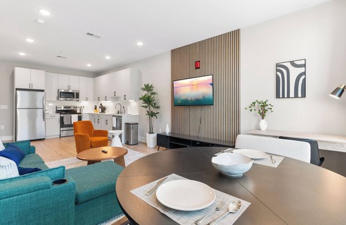 Northern Liberties Apartment | 1BD Sleeps 4 w/Views - Near Fish Town & Old City!