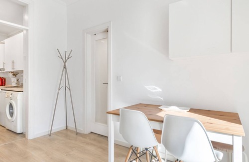 Santa Engracia Apartment | 1BDR Cozy Flat in Heart of Lisbon by LovelyStay