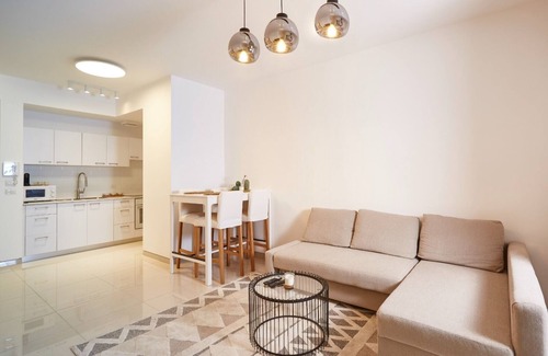 Mea She'arim Apartment | 1BDR Haneviim Street Brand New
