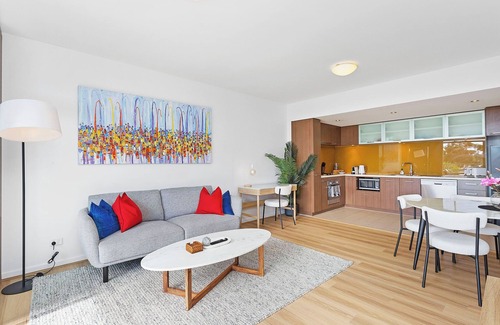Highgate Apartment | 1BDR + Parking on Beaufort Street
