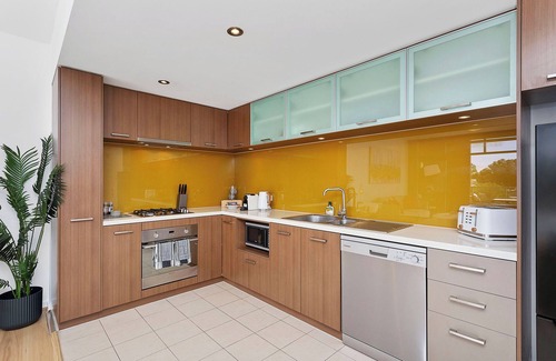 Highgate Apartment | 1BDR + Parking on Beaufort Street