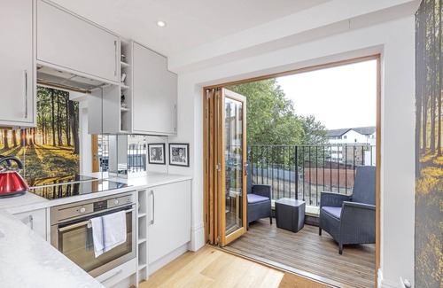 Parsons Green and Walham Apartment | 1Bed Apartment - Convenient Location - PetsAllowed