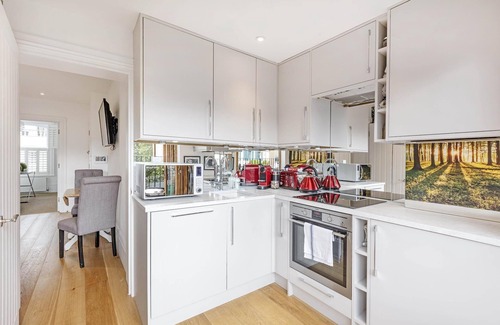 Parsons Green and Walham Apartment | 1Bed Apartment - Convenient Location - PetsAllowed