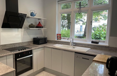 The Park Apartment | 1BedApt PrivateEstate w/Free Parking - 10minToCity