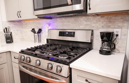 Corn Hill House | 1bedequippedkitchenhighfallstvdtwi-fi