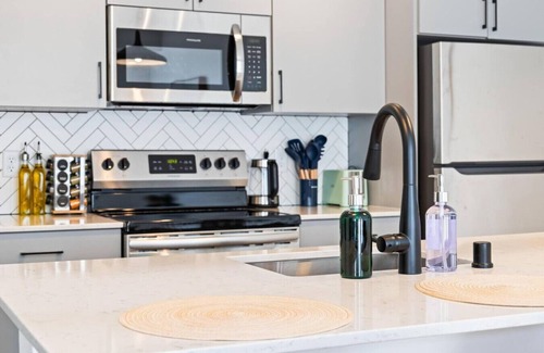 Uptown Apartment | 1Bedroom Apartment + Gym | Lowry Hill