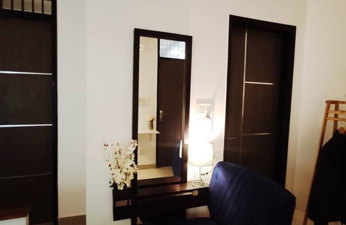 New Delhi House | 1BHK Apartment Room Near Airport
