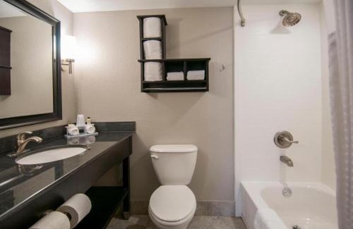 Jackson Apartment | 1BR 1B King Bed Apartment w Kitchen 139