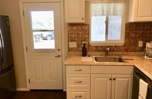 Cottonwood House | 1BR 1BA QUIET COUNTRY COTTAGE - PET FRIENDLY