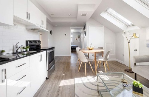 Cabbagetown South Apartment | 1BR/1BA Victorian Home | Fast WIFI | Cabbagetown