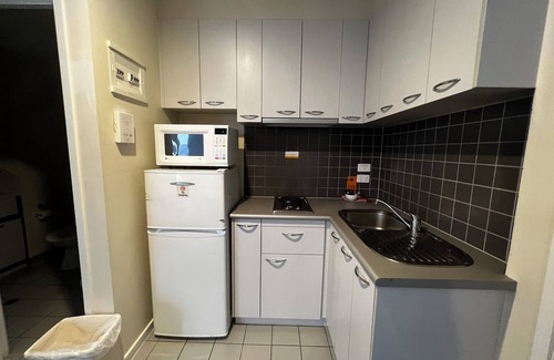 Carlton South Apartment | 1BR Apartment for 3 | CBD Prime Location | Walks to Attractions