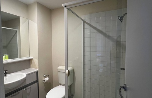 Carlton South Apartment | 1BR Apartment for 3 | CBD Prime Location | Walks to Attractions