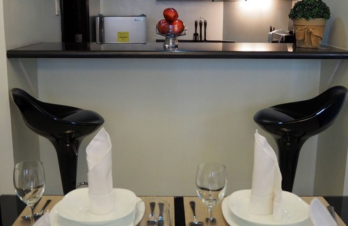 Ermita Night District Apartment | 1BR Apartment in Suites de Marina Manila