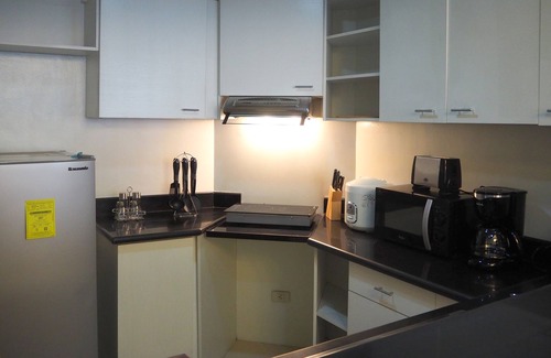 Ermita Night District Apartment | 1BR Apartment in Suites de Marina Manila