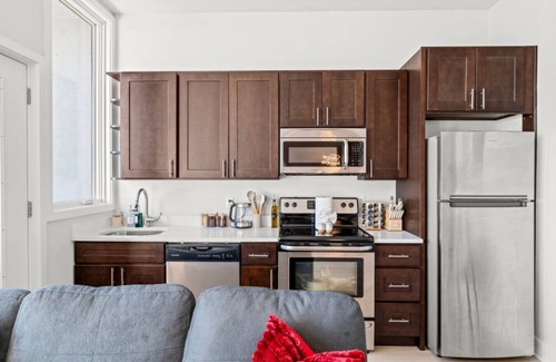Fairmount Apartment | 1BR | BSL Subway | Steps to Met | Family Friendly