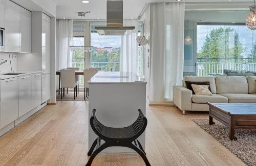 Kluuvi Apartment | 1BR City Center Home by the Park with Private Sauna, Balcony & Lake View