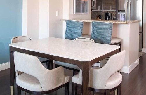 Gaslamp Quarter Condo | 1br Condo Gaslamp Quarter & Theme Parks!