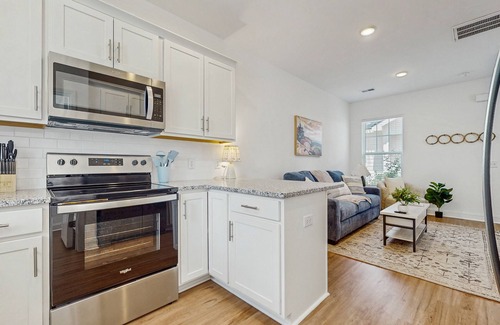 Goose Creek House | 1BR Cottage Home in Pet Friendly Resort w/Pool, hot tub & parks