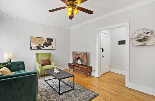 Ravenswood Apartment | 1BR Deluxe Apt with Complete Amenities - Campbell 3