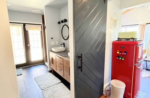 Northeast Carmel House | ☆1BR Dog friendly monthly gateway w/Carmel Valley Views +mins from Carmel Beach