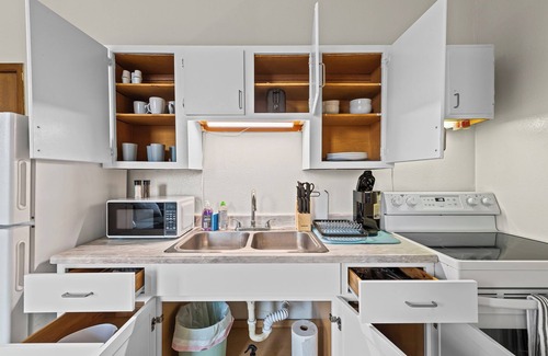 St. Joseph Apartment | 1BR Hideaway – Prime Spot with Timeless Charm