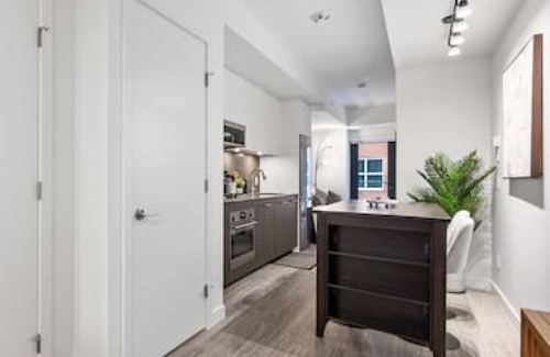 Eau Claire Condo | 1BR in Downtown|Gym&Free Parking