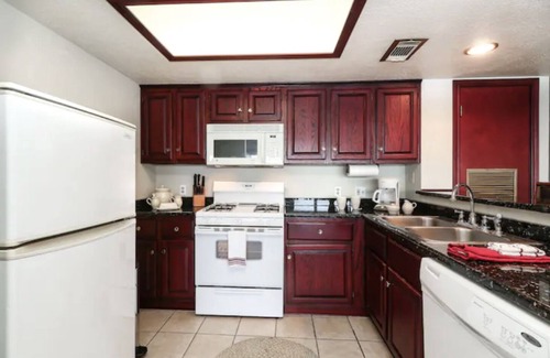 Seven Coves Condo | ☘1BR❤️InSuite Jacuzzi☀️Waterfront⛱Sunrise Balcony⭐