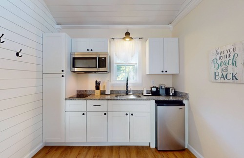 Lower Township House | 1BR King Bed Sofa Bed Sleeps 4 POOL - 1