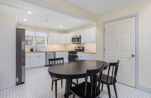 Off Broadway Apartment | 1BR Loft in the Heart of Newport with Parking!