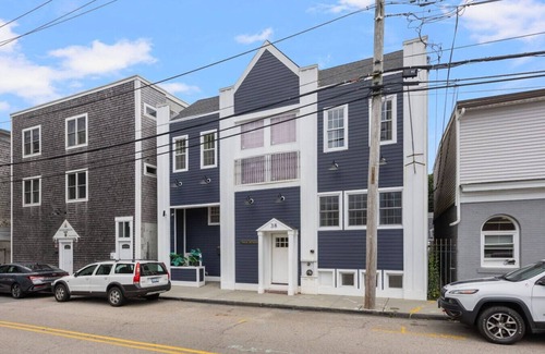 Off Broadway Apartment | 1BR Loft in the Heart of Newport with Parking!