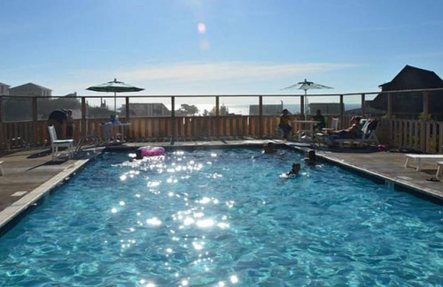 Nelscott House | 1BR Olivia Beach hot tub, pool, fire pit, dogs