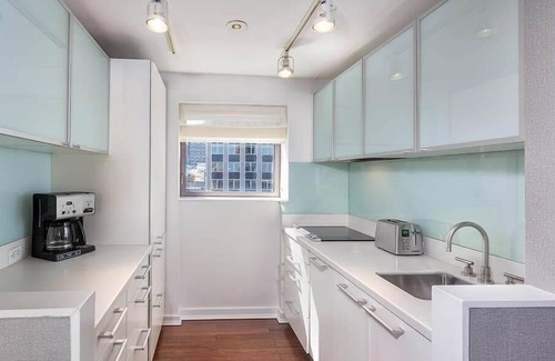 Midtown East Condo | 1br Presidential Condo Luxury in New York!