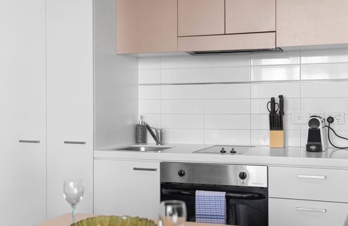 Adelaide Central Business District Apartment | 1BR Retreat in the Heart of North Terrace WiFi