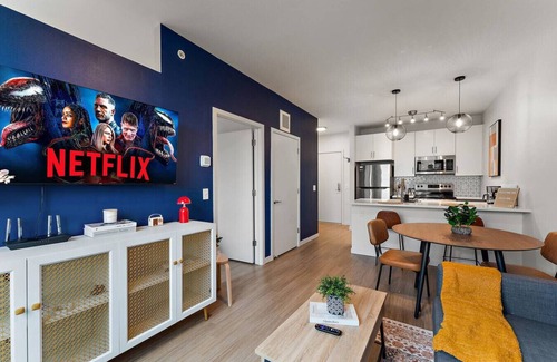 Downtown Minneapolis Apartment | 1BR Scenic Rooftop, Gym, Near Stadium & Eat Street